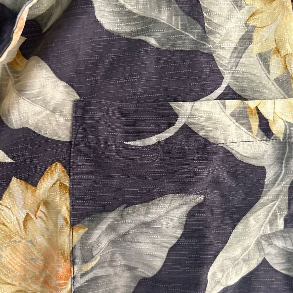 Tommy Bahama vintage 100% silk gray yellow Hawaiian short sleeve 100% silk butto - Picture 3 of 5